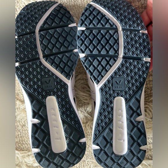 NWOB VEJA Condor Sneaker in Lavender and Gray - Size 7 - Picture 3 of 4